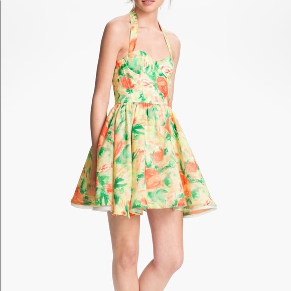 Alice + Olivia Dresses & Skirts - Rare Alice and Olivia fleur dress